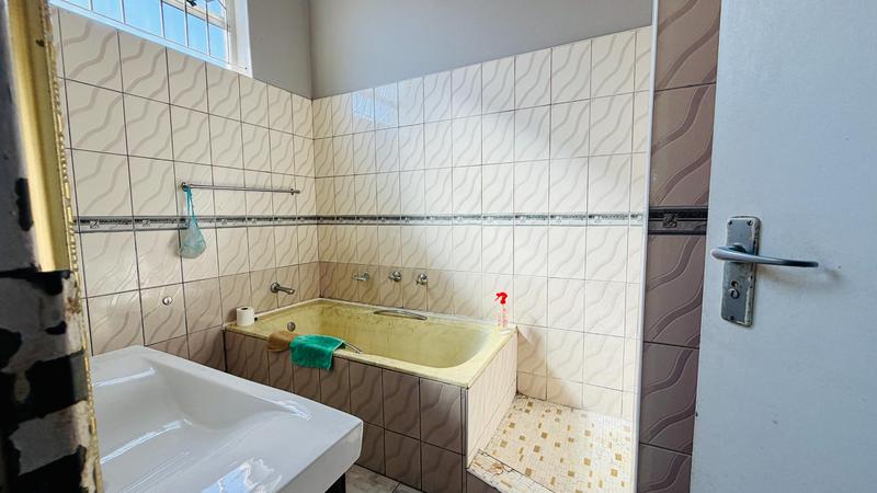 5 Bedroom Property for Sale in Mount Vernon KwaZulu-Natal