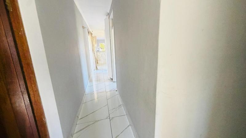5 Bedroom Property for Sale in Mount Vernon KwaZulu-Natal