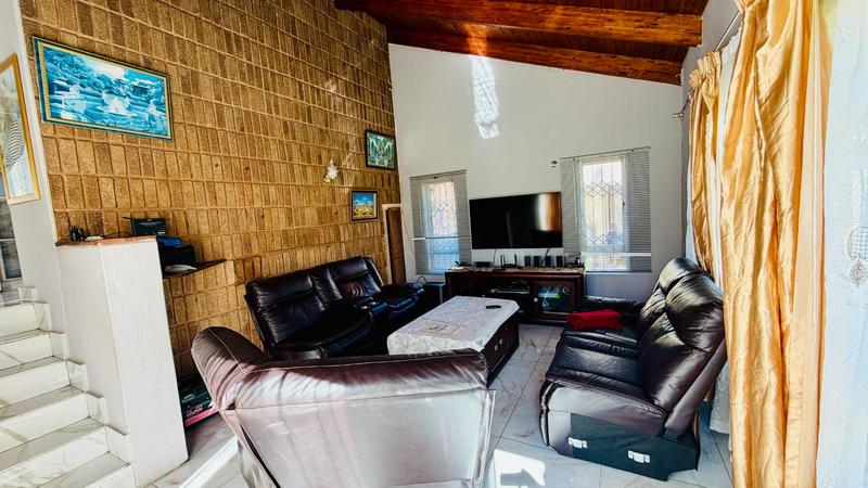 5 Bedroom Property for Sale in Mount Vernon KwaZulu-Natal