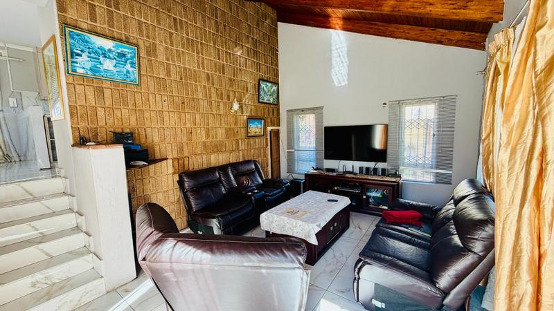5 Bedroom Property for Sale in Mount Vernon KwaZulu-Natal