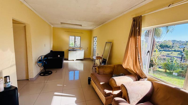 5 Bedroom Property for Sale in Mount Vernon KwaZulu-Natal