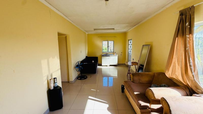 5 Bedroom Property for Sale in Mount Vernon KwaZulu-Natal