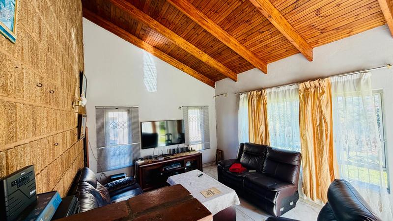 5 Bedroom Property for Sale in Mount Vernon KwaZulu-Natal