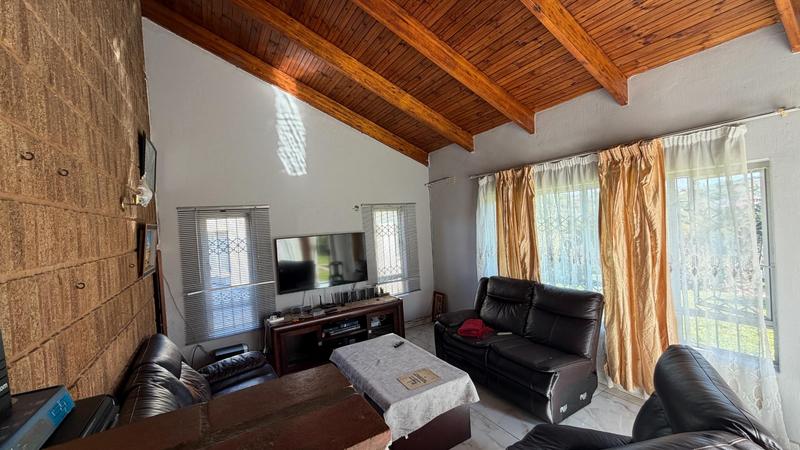5 Bedroom Property for Sale in Mount Vernon KwaZulu-Natal