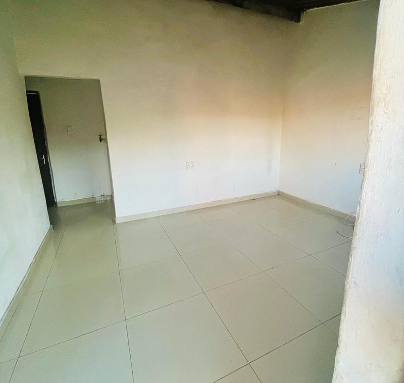 To Let 2 Bedroom Property for Rent in Umlazi KwaZulu-Natal