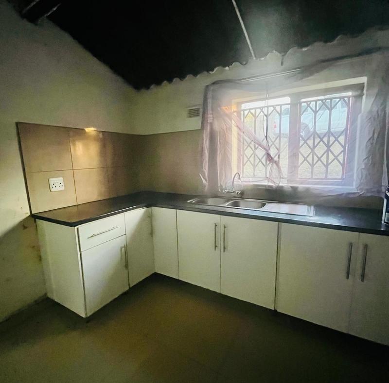 To Let 2 Bedroom Property for Rent in Umlazi KwaZulu-Natal