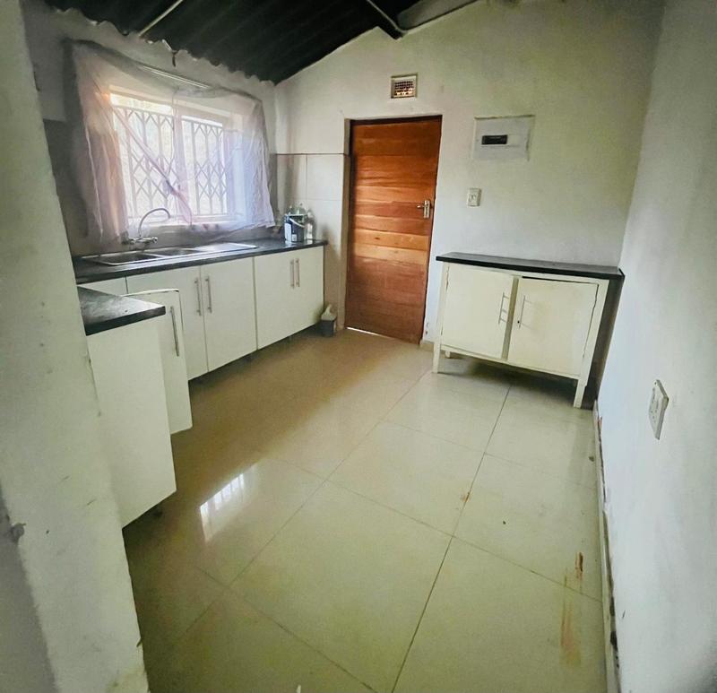 To Let 2 Bedroom Property for Rent in Umlazi KwaZulu-Natal