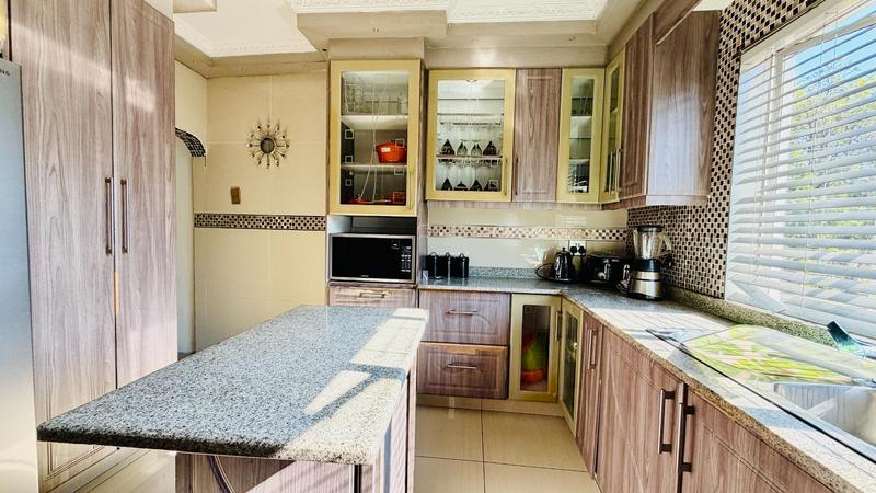 5 Bedroom Property for Sale in Mobeni Heights KwaZulu-Natal