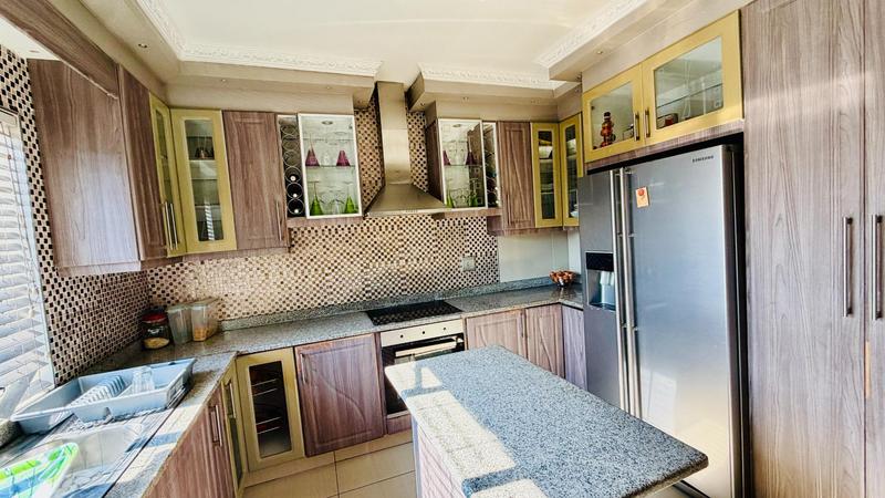 5 Bedroom Property for Sale in Mobeni Heights KwaZulu-Natal