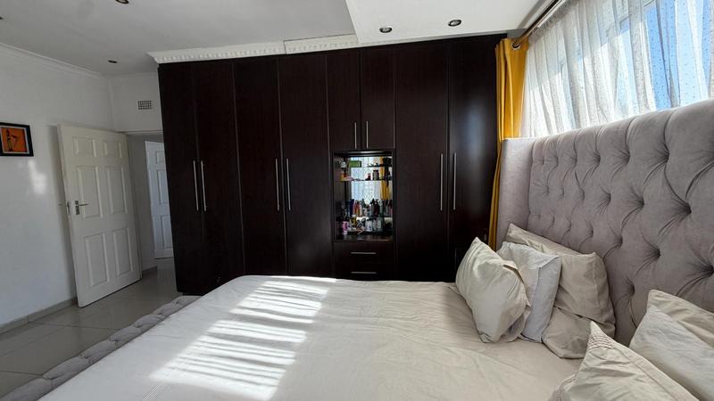 5 Bedroom Property for Sale in Mobeni Heights KwaZulu-Natal
