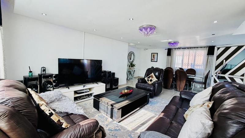 5 Bedroom Property for Sale in Mobeni Heights KwaZulu-Natal