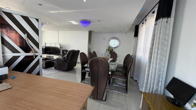 5 Bedroom Property for Sale in Mobeni Heights KwaZulu-Natal