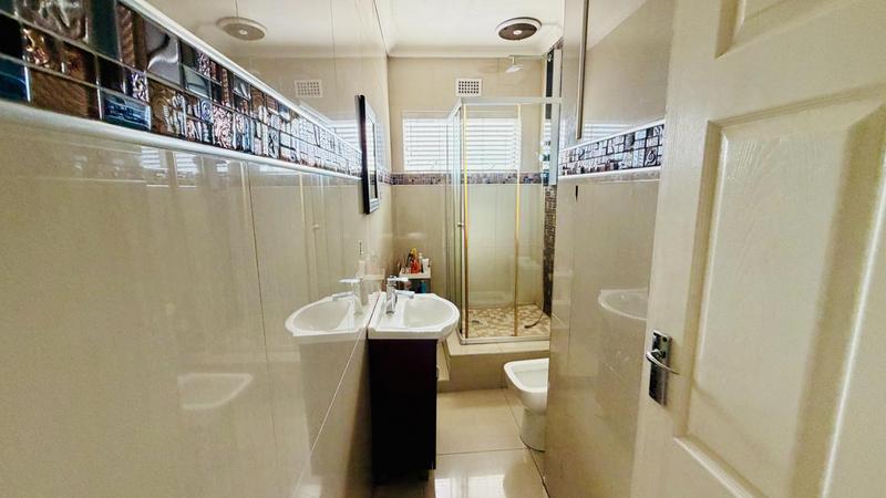 5 Bedroom Property for Sale in Mobeni Heights KwaZulu-Natal