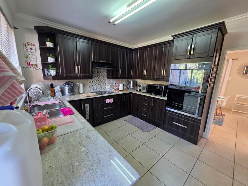 3 Bedroom Property for Sale in Huttenheights KwaZulu-Natal
