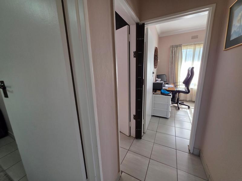 3 Bedroom Property for Sale in Huttenheights KwaZulu-Natal