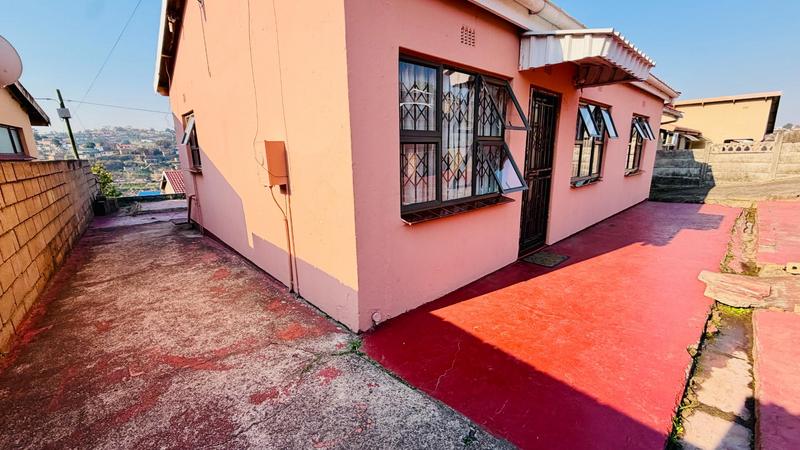 3 Bedroom Property for Sale in Umlazi KwaZulu-Natal