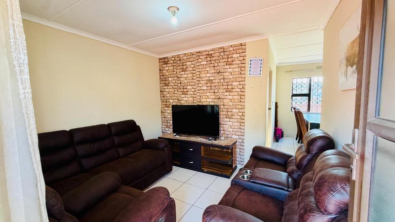3 Bedroom Property for Sale in Umlazi KwaZulu-Natal