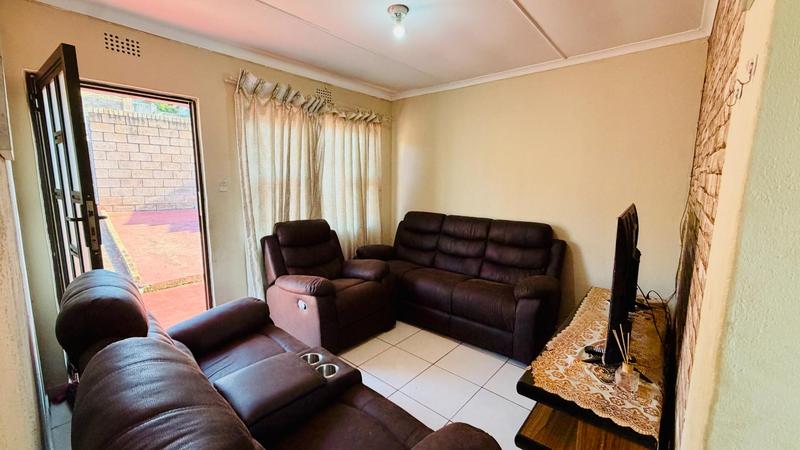 3 Bedroom Property for Sale in Umlazi KwaZulu-Natal