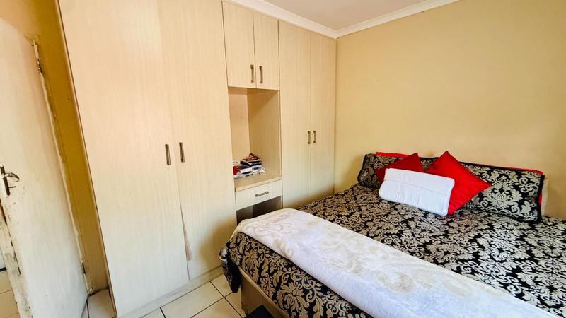 3 Bedroom Property for Sale in Umlazi KwaZulu-Natal