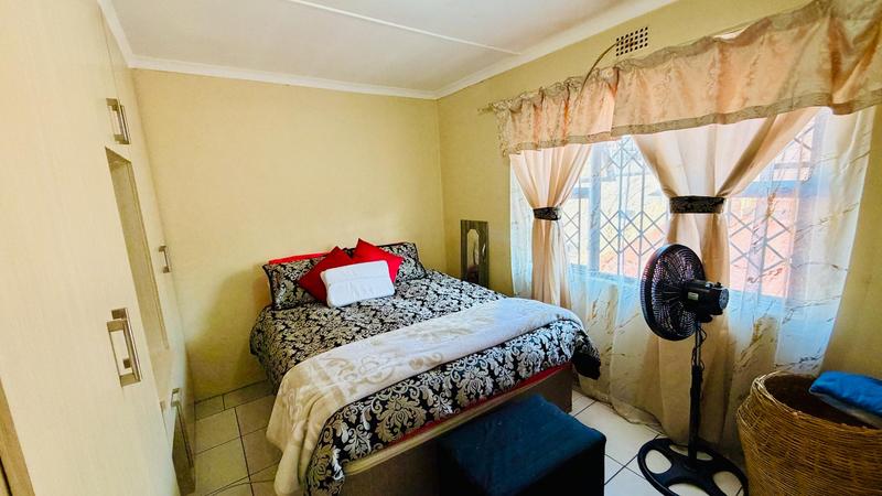 3 Bedroom Property for Sale in Umlazi KwaZulu-Natal