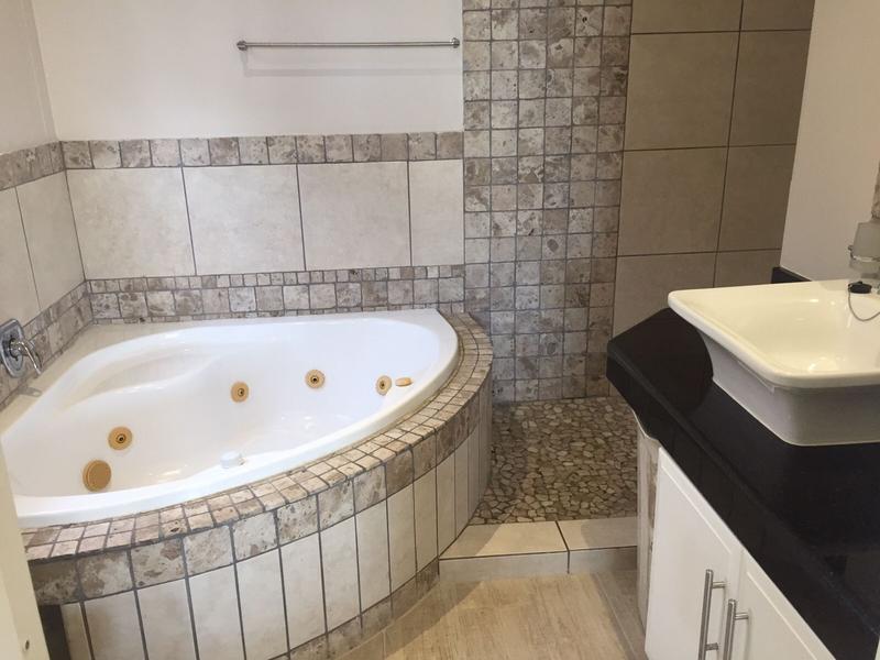 To Let 3 Bedroom Property for Rent in St Michaels On Sea KwaZulu-Natal