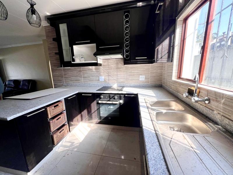 To Let 2 Bedroom Property for Rent in Oslo Beach KwaZulu-Natal