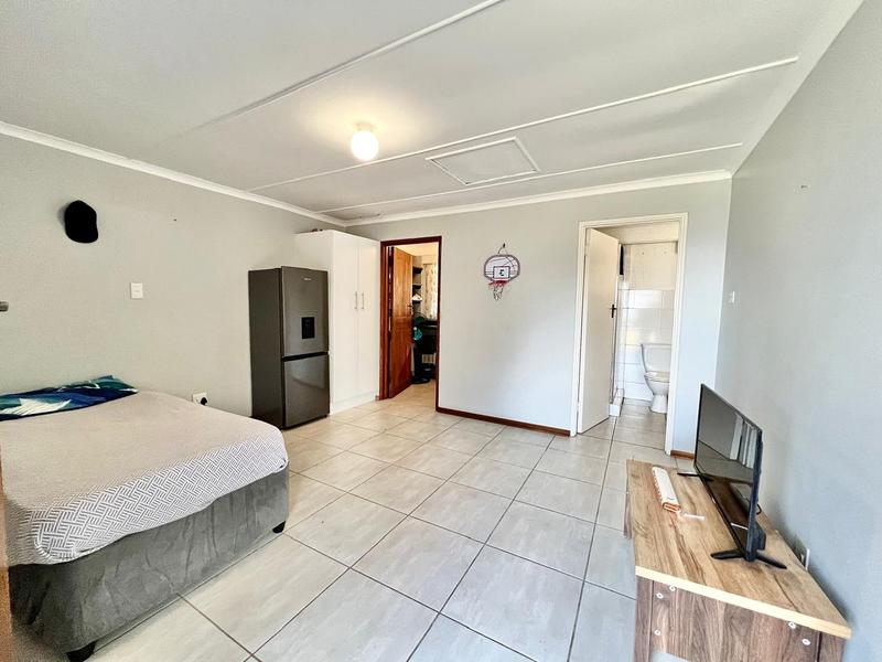 5 Bedroom Property for Sale in Athlone KwaZulu-Natal