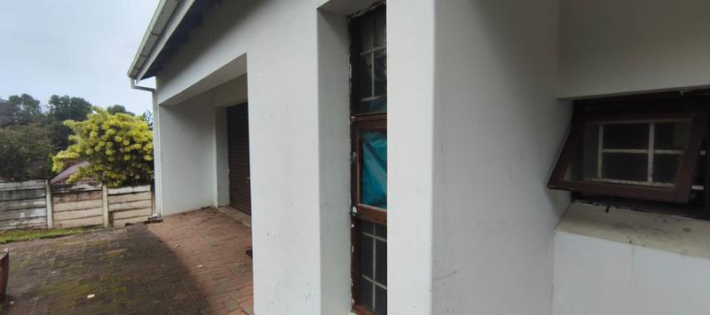 3 Bedroom Property for Sale in Glenmore Beach KwaZulu-Natal