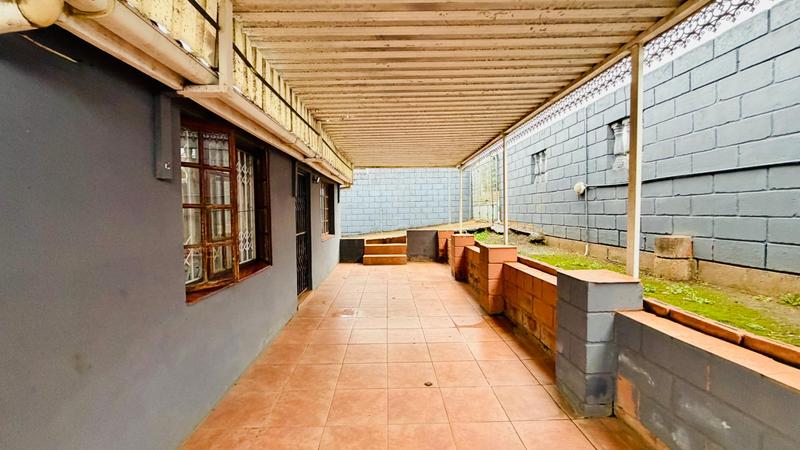 2 Bedroom Property for Sale in Kwamashu KwaZulu-Natal