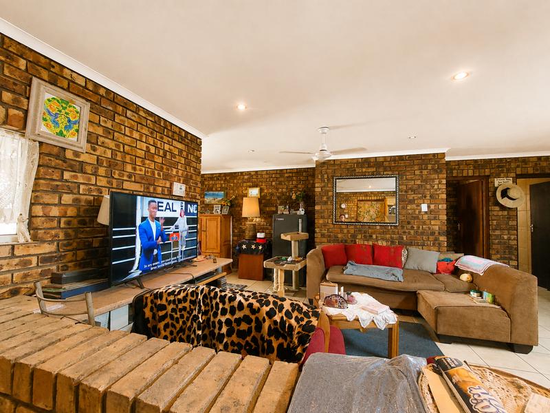 10 Bedroom Property for Sale in Manaba Beach KwaZulu-Natal