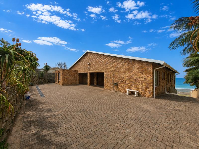 10 Bedroom Property for Sale in Manaba Beach KwaZulu-Natal