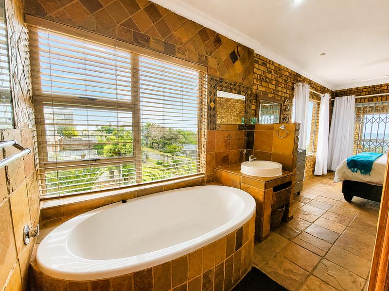 10 Bedroom Property for Sale in Manaba Beach KwaZulu-Natal