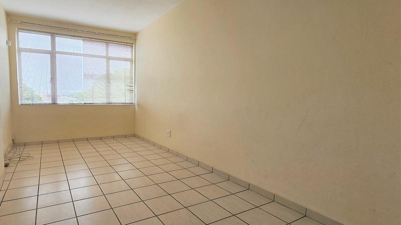 1 Bedroom Property for Sale in Essenwood KwaZulu-Natal