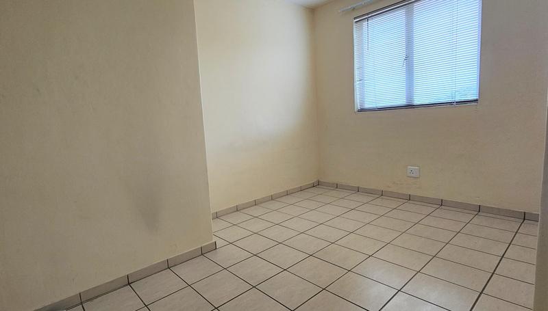 1 Bedroom Property for Sale in Essenwood KwaZulu-Natal