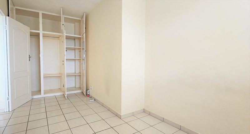 1 Bedroom Property for Sale in Essenwood KwaZulu-Natal