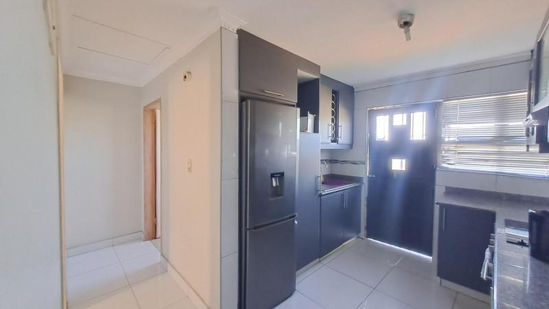 To Let 2 Bedroom Property for Rent in Umlazi KwaZulu-Natal