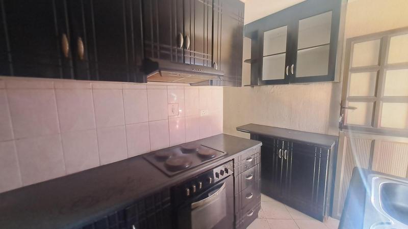 To Let 2 Bedroom Property for Rent in Umlazi KwaZulu-Natal