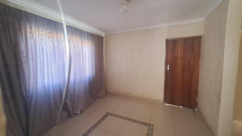 To Let 2 Bedroom Property for Rent in Umlazi KwaZulu-Natal