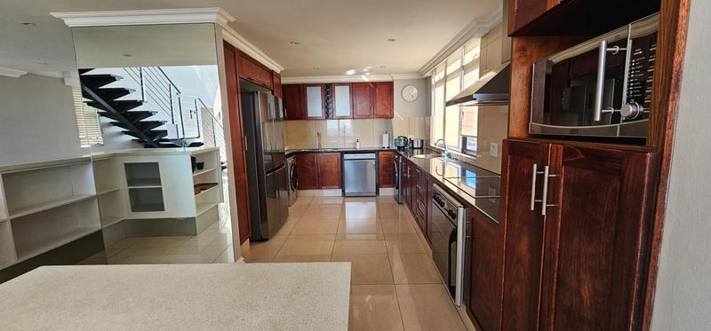 To Let 4 Bedroom Property for Rent in Point Waterfront KwaZulu-Natal