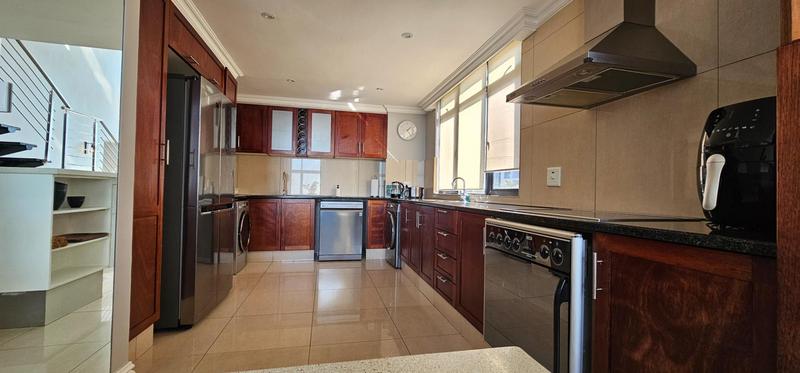 To Let 4 Bedroom Property for Rent in Point Waterfront KwaZulu-Natal