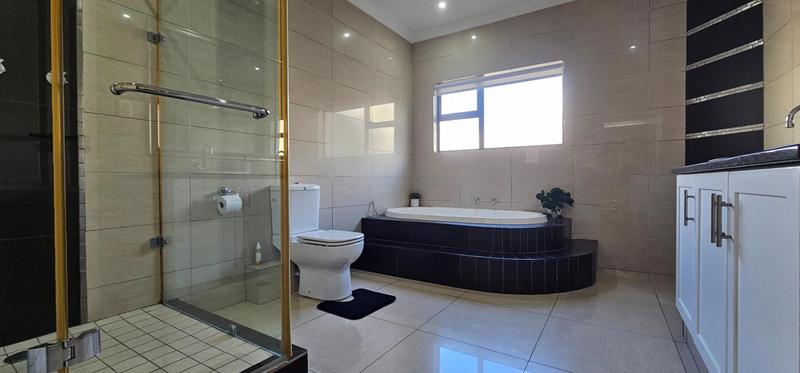 To Let 4 Bedroom Property for Rent in Point Waterfront KwaZulu-Natal
