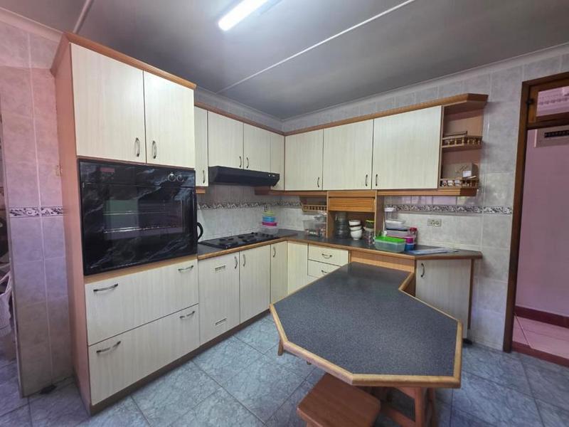 7 Bedroom Property for Sale in Duffs Road KwaZulu-Natal