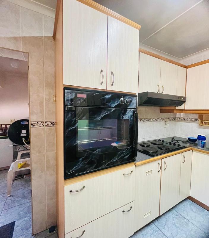7 Bedroom Property for Sale in Duffs Road KwaZulu-Natal