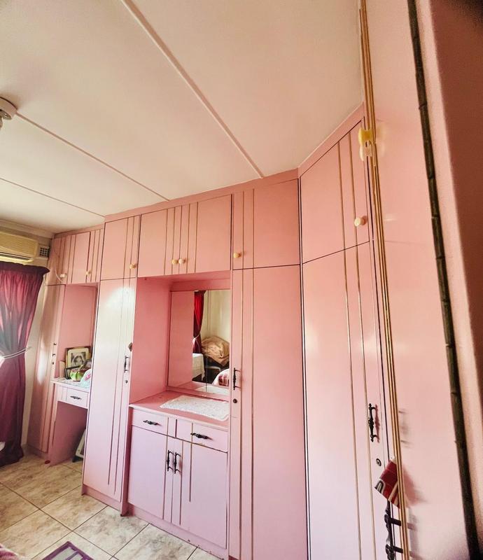 7 Bedroom Property for Sale in Duffs Road KwaZulu-Natal