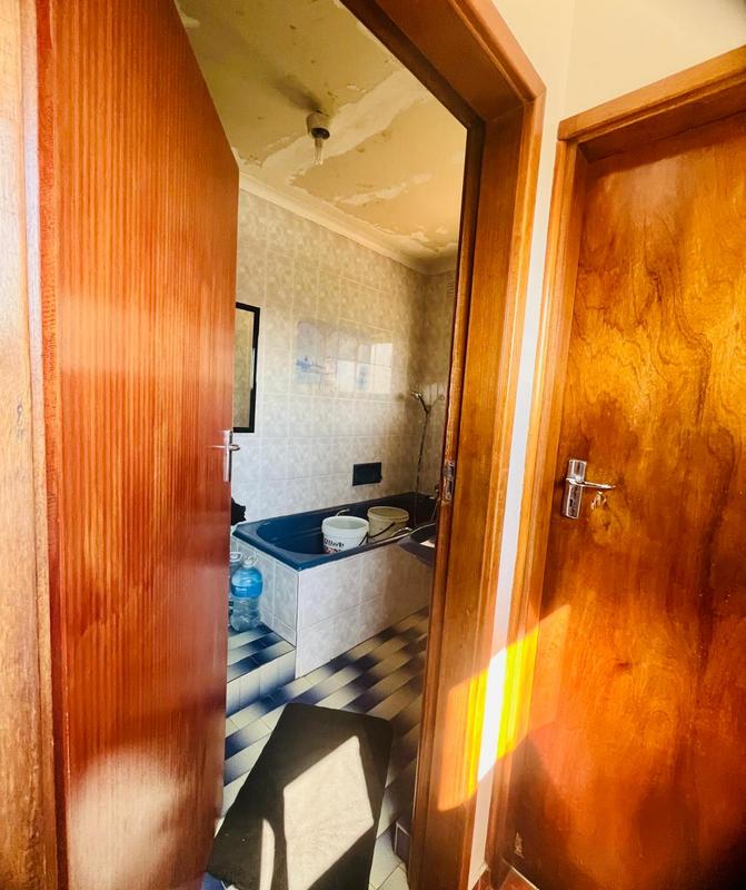 7 Bedroom Property for Sale in Duffs Road KwaZulu-Natal
