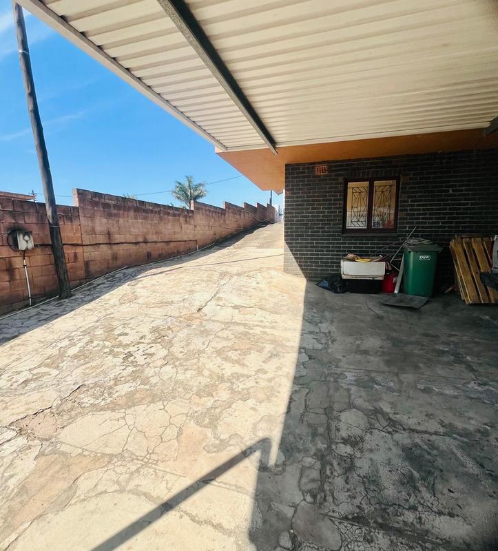 7 Bedroom Property for Sale in Duffs Road KwaZulu-Natal