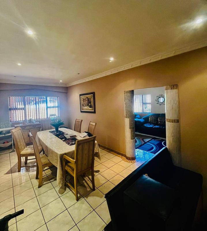 7 Bedroom Property for Sale in Duffs Road KwaZulu-Natal