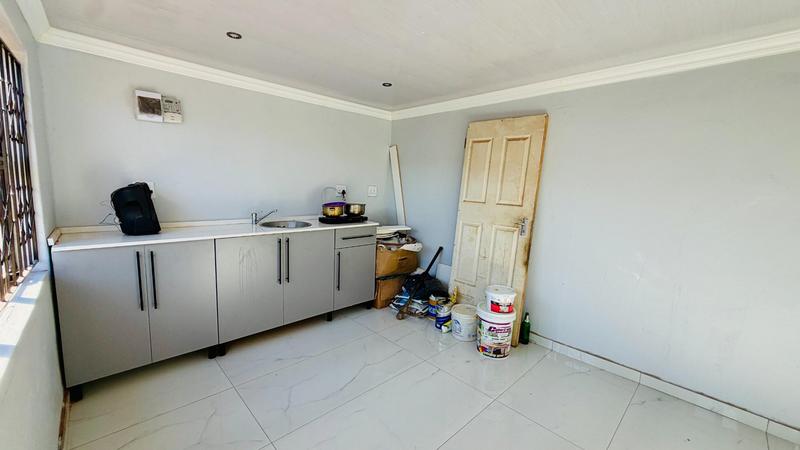3 Bedroom Property for Sale in Kwamashu KwaZulu-Natal
