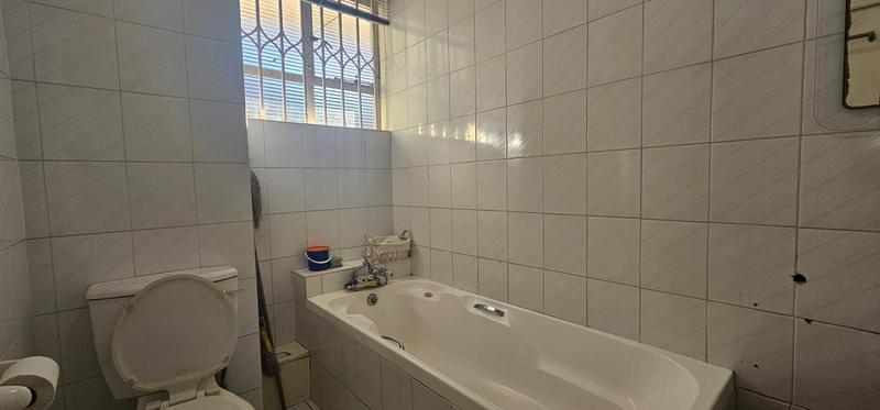 To Let 1 Bedroom Property for Rent in Essenwood KwaZulu-Natal