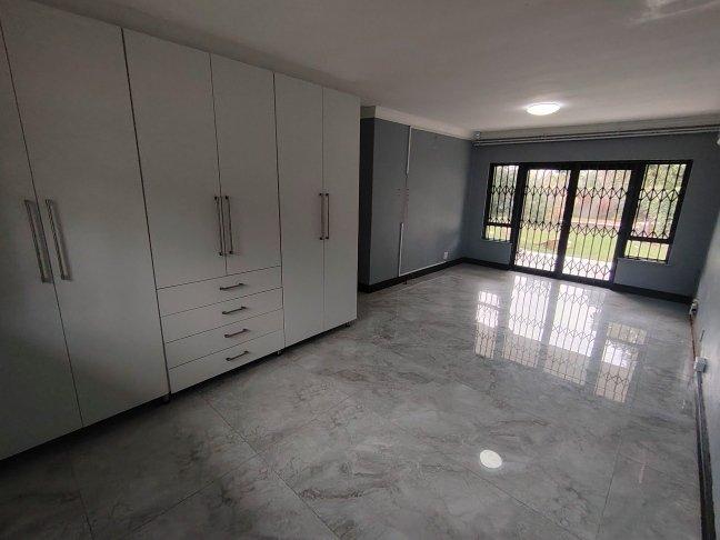 6 Bedroom Property for Sale in Umhlanga KwaZulu-Natal